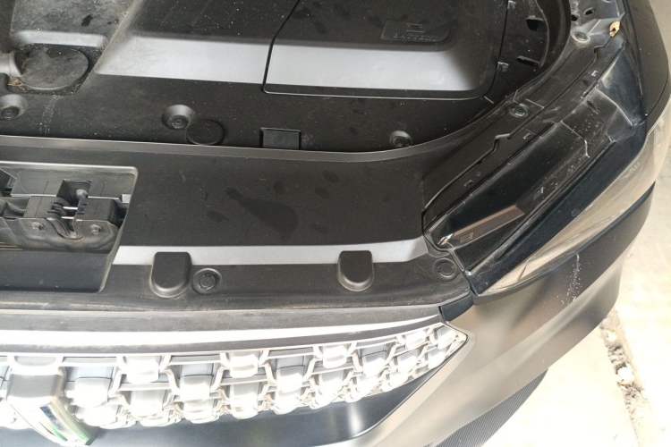 Used Wey VV6 2021 2.0T Two-Wheel Drive Smart Protection+ Engine Bay Left