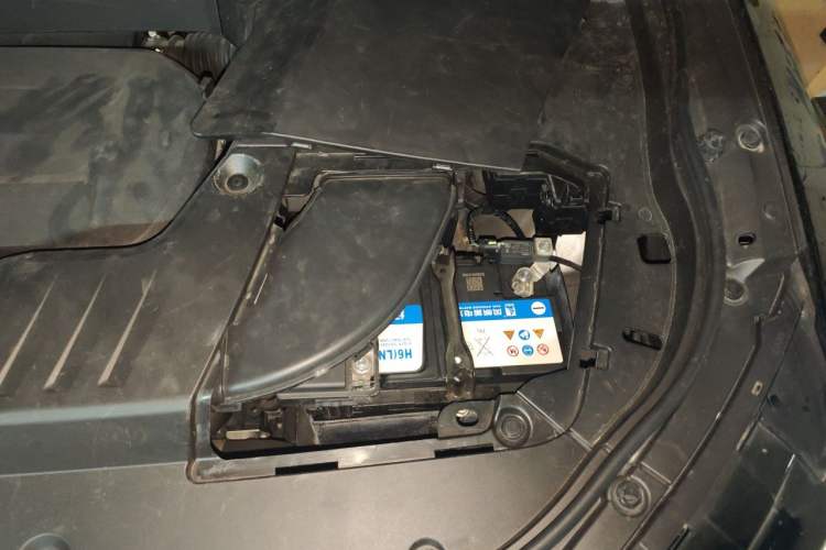 Used Wey VV6 2021 2.0T Two-Wheel Drive Smart Protection+ Engine Bay Left