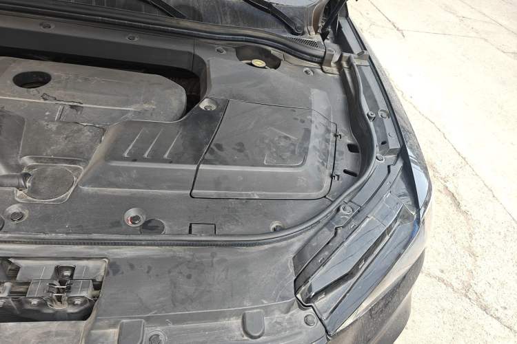 Used Wey VV6 2021 2.0T Two-Wheel Drive Smart Protection+ Engine Bay Left