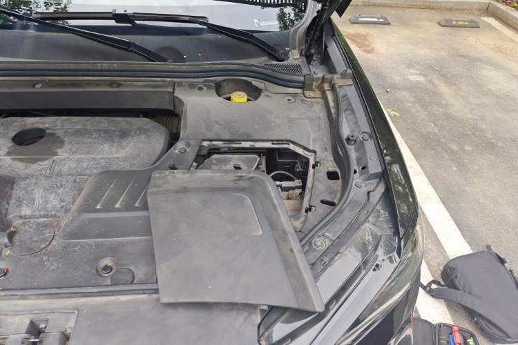 Used Wey VV6 2021 2.0T Two-Wheel Drive Smart Plus Engine Bay Left