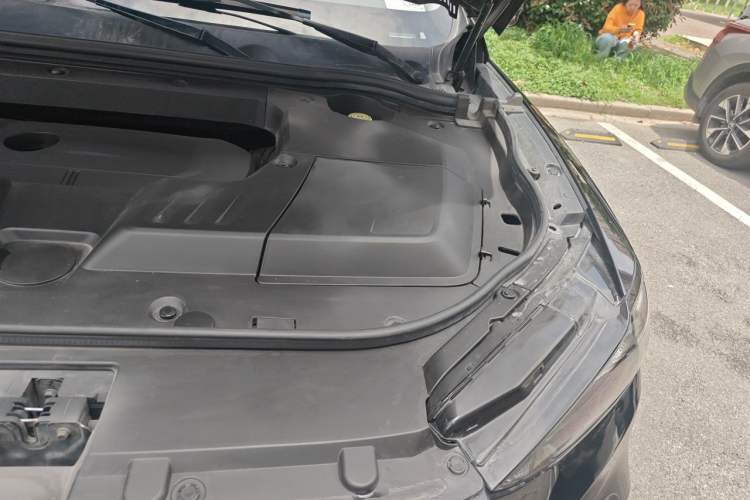 Used Wey VV6 2021 2.0T Two-Wheel Drive Smart Plus Engine Bay Left