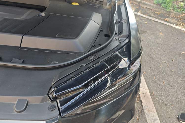 Used Wey VV6 2021 2.0T Two-Wheel Drive Smart Plus Engine Bay Left