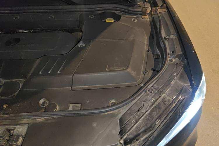 Used Wey VV6 2021 2.0T Two-Wheel Drive Smart Protection+ Engine Bay Left