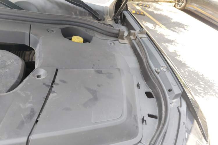 Used Wey VV6 2021 2.0T Two-Wheel Drive Smart Protection+ Engine Bay Left