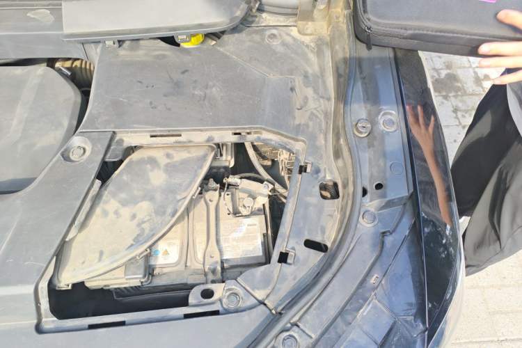 Used Wey VV6 2021 2.0T Two-Wheel-Drive Child-Care Edition Engine Bay Left