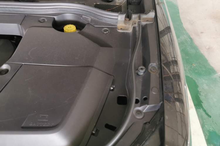 Used Wey VV6 2021 2.0T Two-Wheel Drive Smart Plus Engine Bay Left