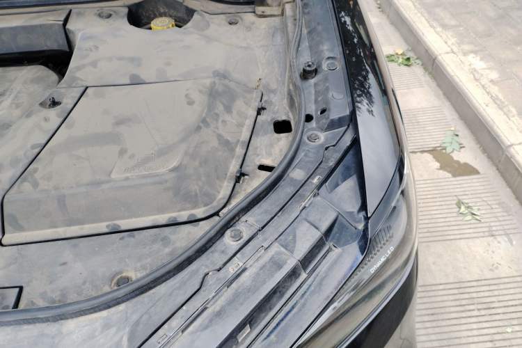 Used Wey VV6 2021 2.0T Two-Wheel Drive Smart Plus Engine Bay Left