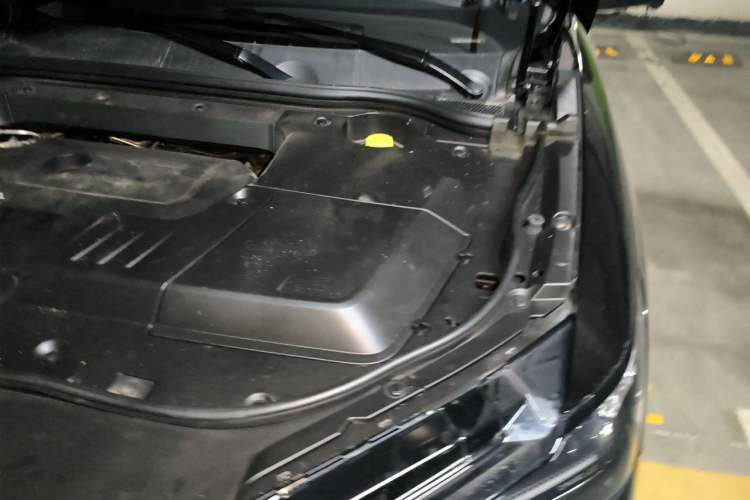Used Wey VV6 2021 2.0T Two-Wheel Drive Smart Plus Engine Bay Left