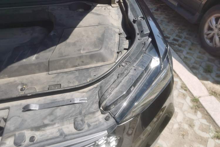 Used Wey VV6 2021 2.0T Two-Wheel Drive Smart Protection+ Engine Bay Left