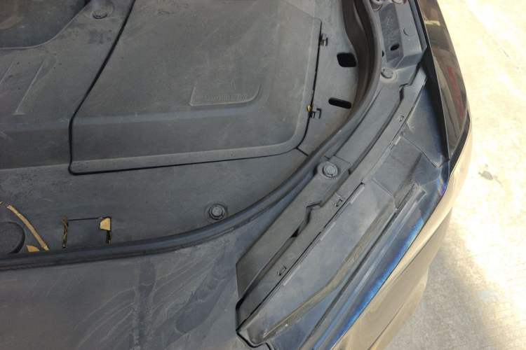 Used Wey VV6 2021 2.0T Two-Wheel Drive Smart Plus Engine Bay Left