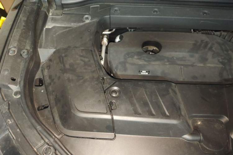 Used Wey VV6 2021 2.0T Two-Wheel Drive Smart Protection+ Engine Bay Right