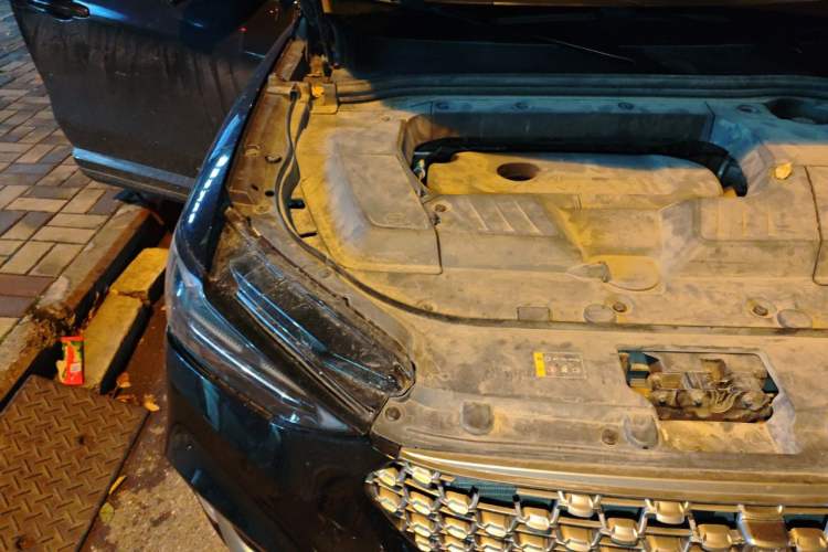 Used Wey VV6 2021 2.0T Two-Wheel Drive Smart Protection+ Engine Bay Right