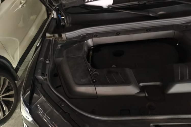 Used Wey VV6 2021 2.0T Two-Wheel Drive Smart Protection+ Engine Bay Right
