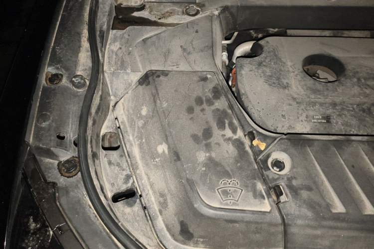 Used Wey VV6 2021 2.0T Two-Wheel Drive Smart Plus Engine Bay Right