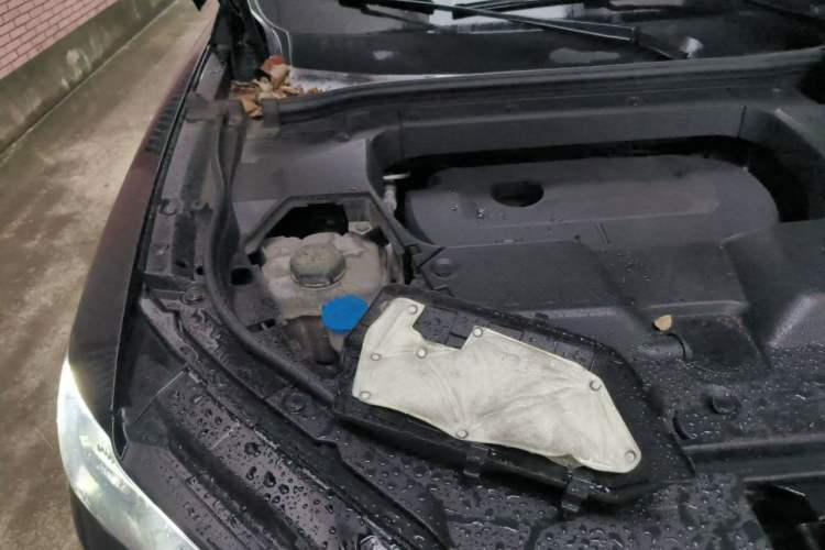 Used Wey VV6 2021 2.0T Two-Wheel Drive Smart Plus Engine Bay Right