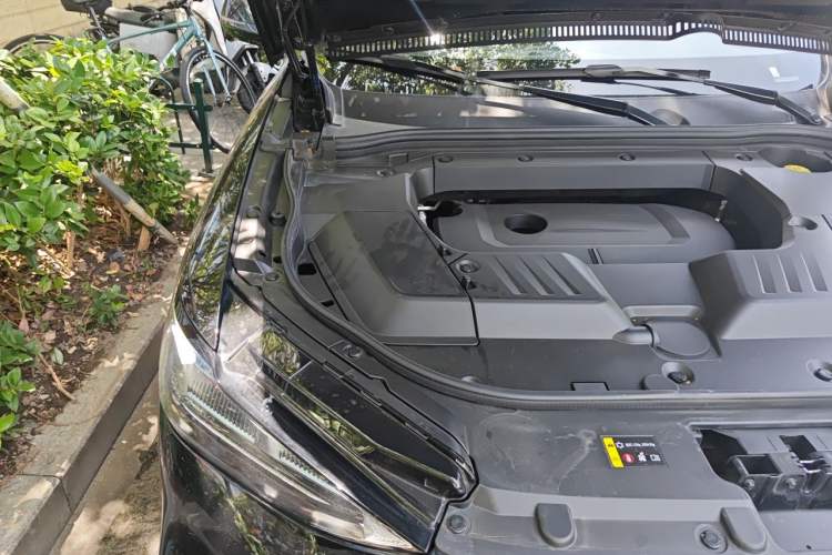 Used Wey VV6 2021 2.0T Two-Wheel Drive Smart Protection+ Engine Bay Right