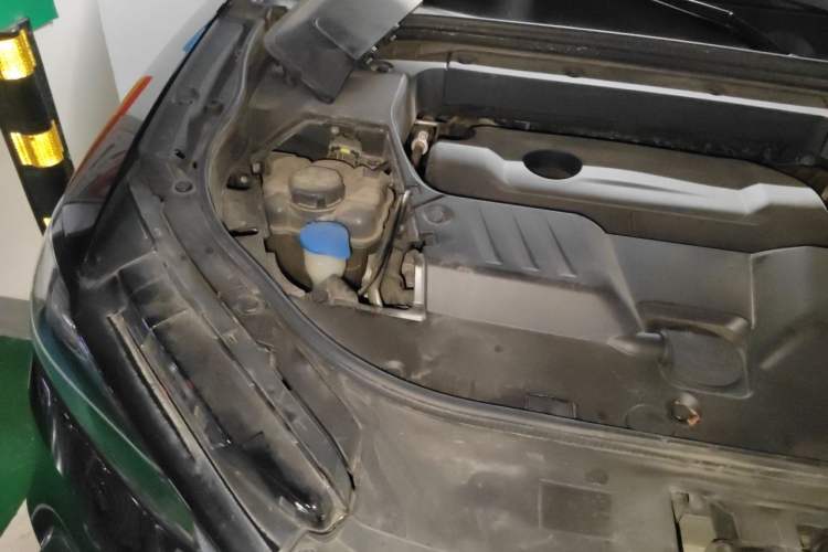 Used Wey VV6 2021 2.0T All-Wheel Drive Zhiyu+ Engine Bay Right