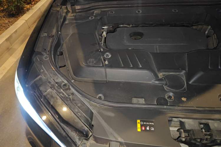 Used Wey VV6 2021 2.0T Two-Wheel Drive Smart Protection+ Engine Bay Right