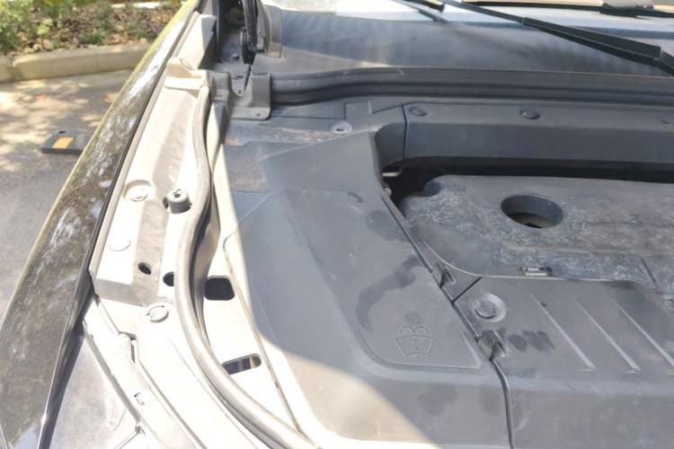 Used Wey VV6 2021 2.0T Two-Wheel Drive Smart Protection+ Engine Bay Right
