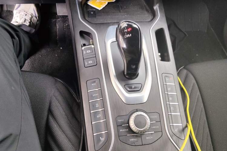 Used Wey VV6 2021 2.0T Two-Wheel Drive Smart Plus Gear Lever