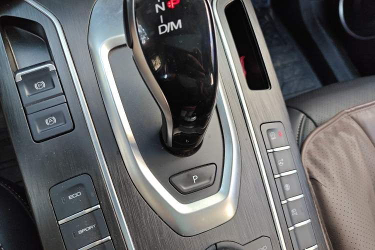 Used Wey VV6 2021 2.0T Two-Wheel Drive Smart Plus Gear Lever