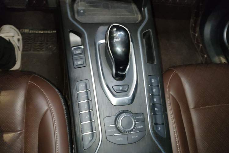 Used Wey VV6 2021 2.0T Two-Wheel Drive Smart Plus Gear Lever