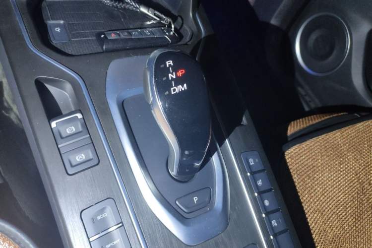 Used Wey VV6 2021 2.0T Two-Wheel Drive Smart Plus Gear Lever