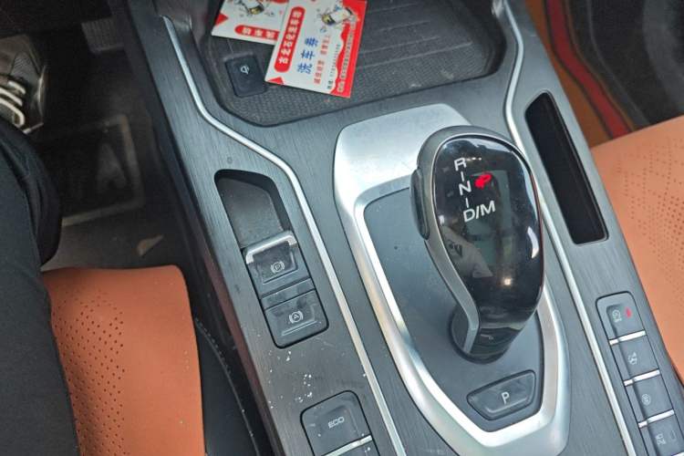 Used Wey VV6 2021 2.0T Two-Wheel Drive Smart Plus Gear Lever