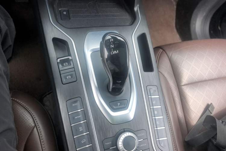 Used Wey VV6 2021 2.0T Two-Wheel Drive Smart Plus Gear Lever