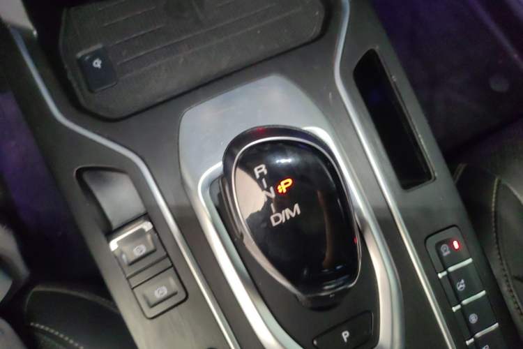 Used Wey VV6 2021 2.0T Two-Wheel Drive Smart Plus Gear Lever