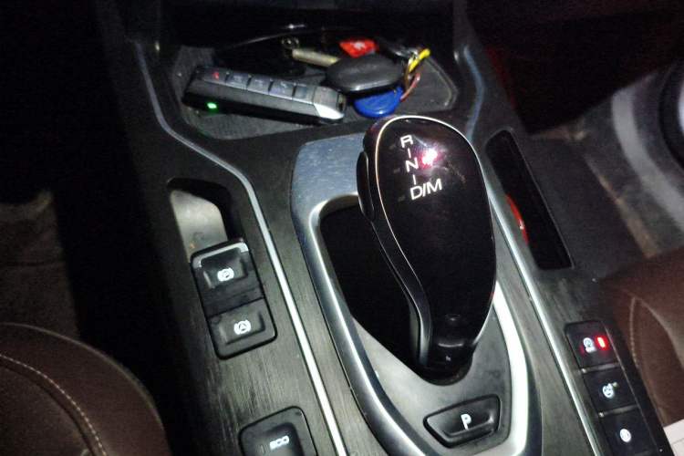 Used Wey VV6 2021 2.0T Two-Wheel Drive Smart Plus Gear Lever