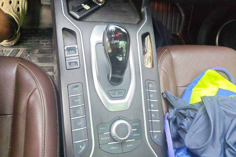 Used Wey VV6 2021 2.0T Two-Wheel Drive Smart Plus Gear Lever