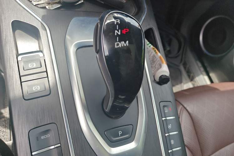 Used Wey VV6 2021 2.0T Two-Wheel Drive Smart Plus Gear Lever