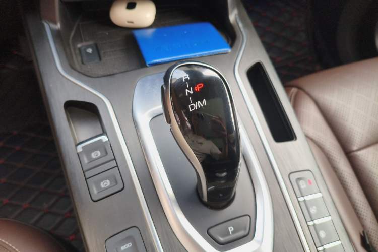 Used Wey VV6 2021 2.0T Two-Wheel Drive Smart Plus Gear Lever