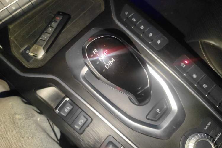 Used Wey VV6 2021 2.0T All-Wheel Drive Zhiyu+ Gear Lever