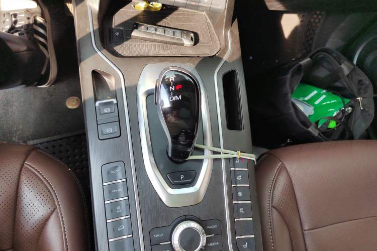 Used Wey VV6 2021 2.0T Two-Wheel Drive Smart Plus Gear Lever