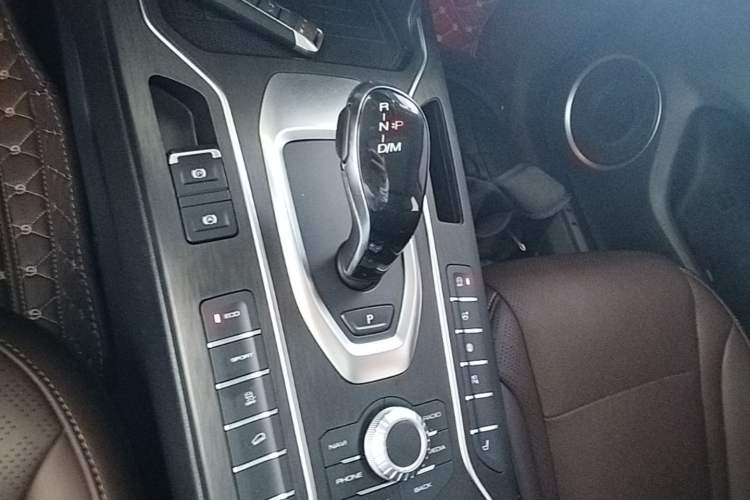 Used Wey VV6 2021 2.0T Two-Wheel Drive Smart Plus Gear Lever