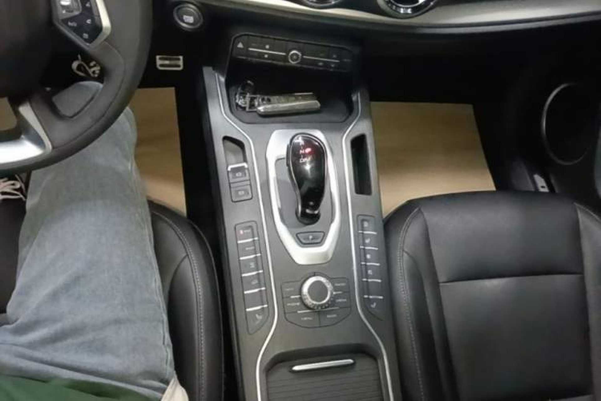 Used Wey VV6 2021 2.0T Two-Wheel Drive Smart Plus Gear Lever