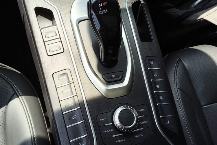Used Wey VV6 2021 2.0T Two-Wheel Drive Smart Plus Gear Lever
