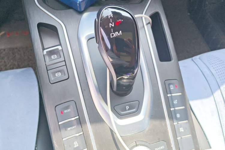 Used Wey VV6 2021 2.0T Two-Wheel-Drive Child-Care Edition Gear Lever