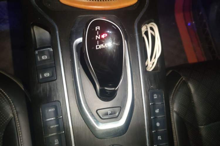 Used Wey VV6 2021 2.0T Two-Wheel Drive Smart Protection+ Gear Lever