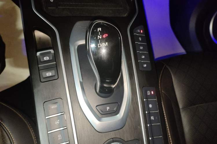 Used Wey VV6 2021 2.0T All-Wheel Drive Zhiyu+ Gear Lever