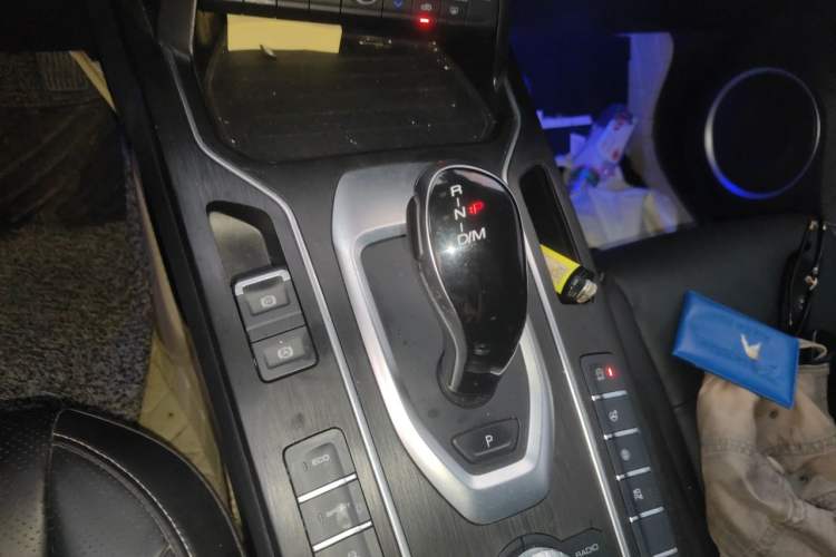 Used Wey VV6 2021 2.0T Two-Wheel Drive Zhiyue+ Gear Lever