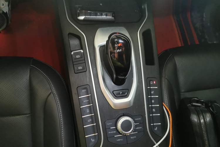 Used Wey VV6 2021 2.0T Two-Wheel Drive Smart Plus Gear Lever