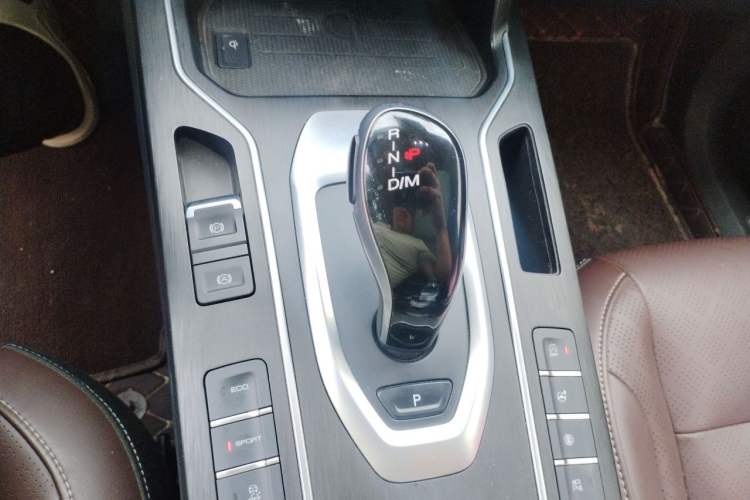 Used Wey VV6 2021 2.0T Two-Wheel Drive Smart Plus Gear Lever
