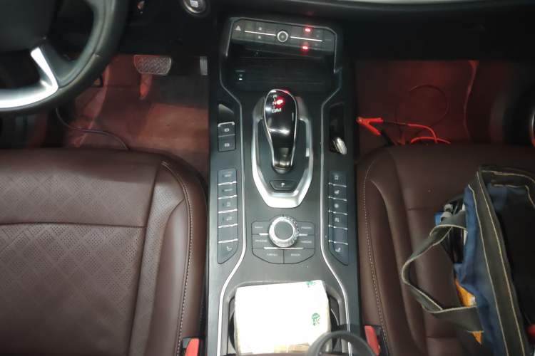 Used Wey VV6 2021 2.0T Two-Wheel Drive Smart Plus Gear Lever