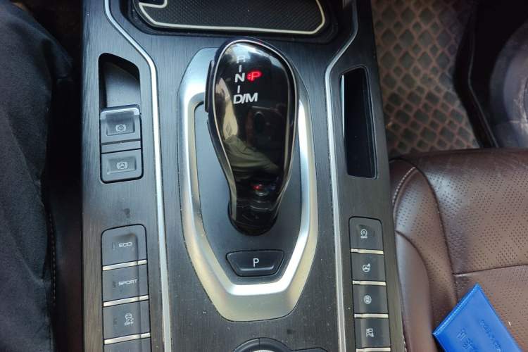 Used Wey VV6 2021 2.0T Two-Wheel Drive Smart Plus Gear Lever