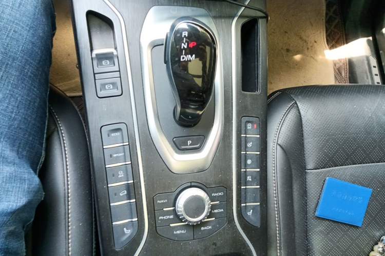 Used Wey VV6 2021 2.0T Two-Wheel Drive Smart Plus Gear Lever