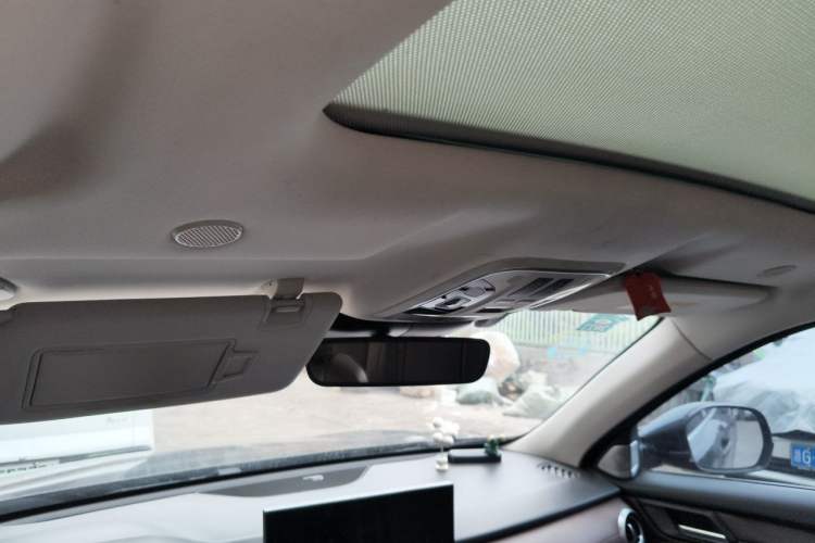Used Wey VV6 2021 2.0T Two-Wheel Drive Smart Plus Headliner