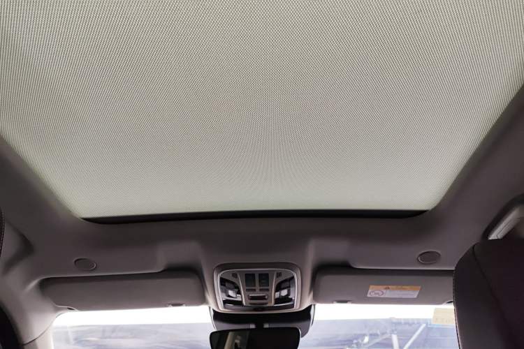 Used Wey VV6 2021 2.0T Two-Wheel Drive Smart Plus Headliner